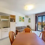 Apartamento Stylish House In